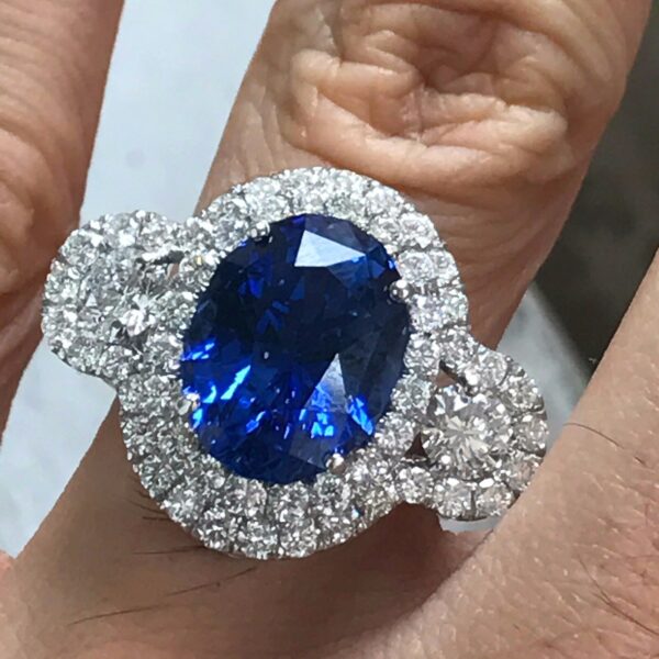Big Oval Ceylon Sapphire Engagement Ring - 11.80 + Carat TW -  18k white gold - Image 5