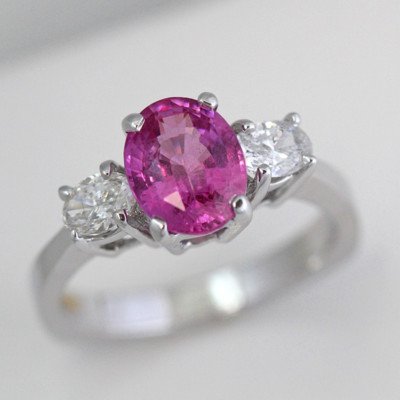 Vivid Pink Sapphire 2.30 Carat Three-Stone Ring 18 Karat White - Image 2