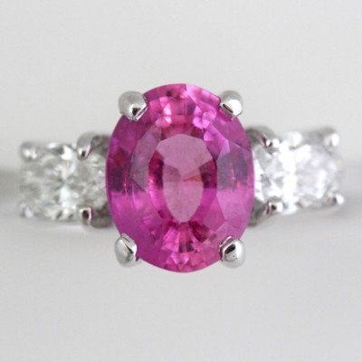Vivid Pink Sapphire 2.30 Carat Three-Stone Ring 18 Karat White - Image 3