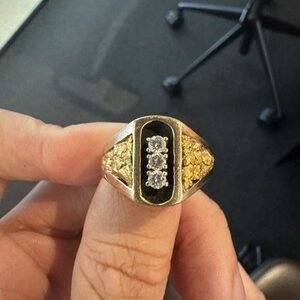 Classic Men's 10k Yellow Gold Onyx & Diamond Ring , Size 8 , 10 Gr Buy0019