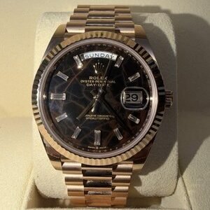 Rolex 2024 228235 Day-Date 40mm Eisenkiesel Dial Rose Gold Box Papers