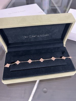 van cleef arpels Sweet Alhambra bracelet, 6 motifs