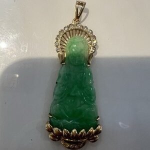 18kY 9.34 g TW 16 rd dia Jade Budha Pendant. PUR157-E