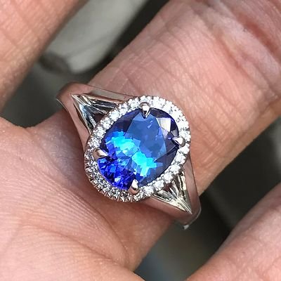 Oval Amazing Violet Tanzanite With Diamond Engagement Halo Ring - 18k White Gold - Image 2