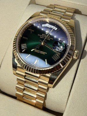 Rolex 2025 NIB Day-Date President 40MM 18K gold 228238 Green Ombr'e Oyster - Image 4