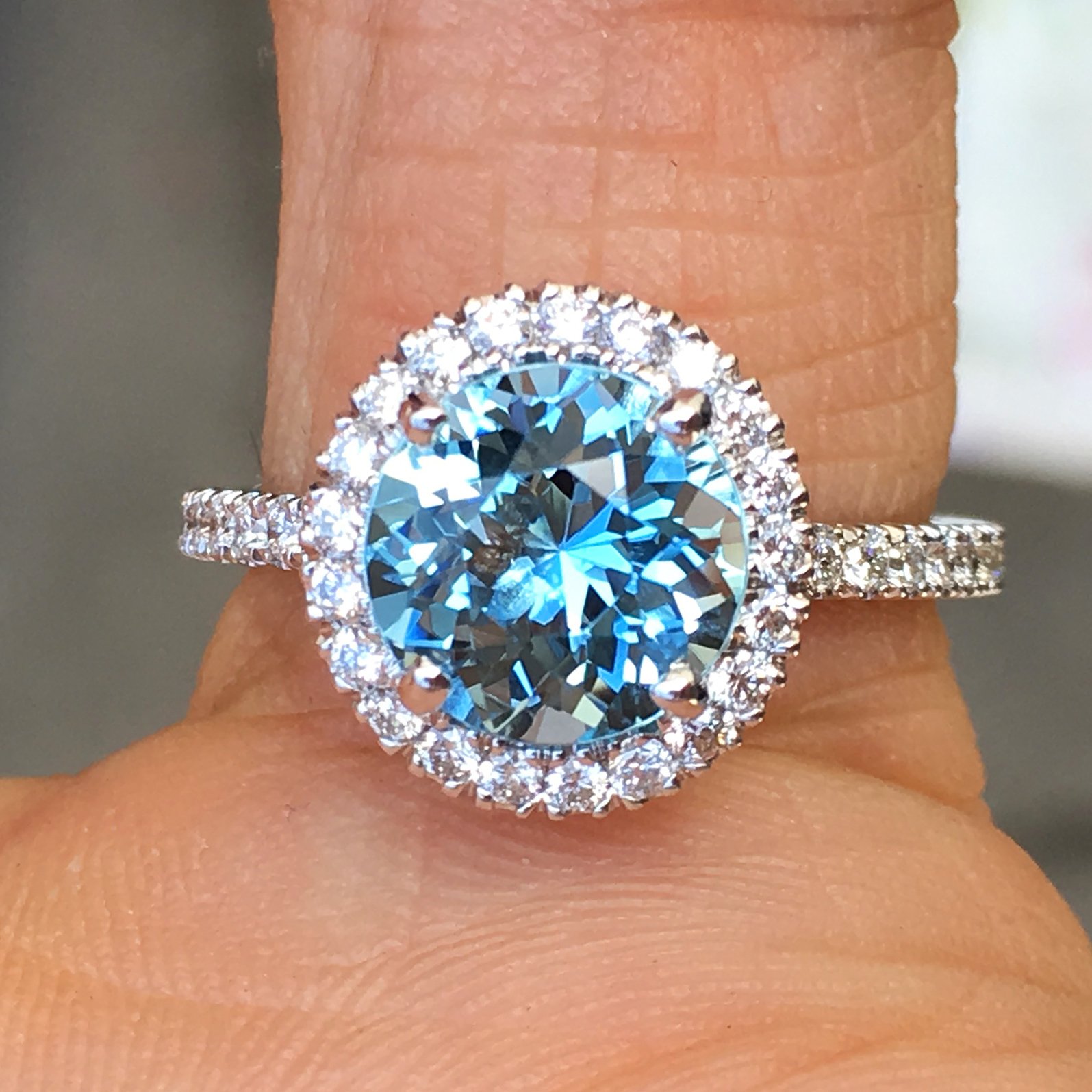 Round Amazing Blue Aquamarine With Diamond Halo Ring - 18k White Gold - Image 4