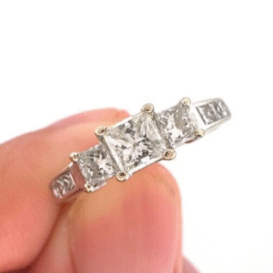 14Kt White Gold 1.10 CARAT TW Princess Diamond Engagement Ring SZ 6.75 PUR038