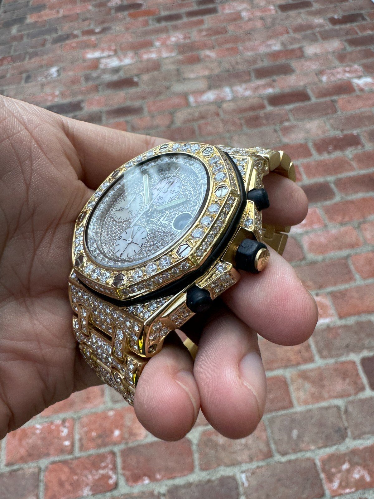 AUDEMARS PIGUET OFFSHORE 42MM BRICK VS CUSTOM DIAMOND WATCH AMAZING PIECE! - Image 3