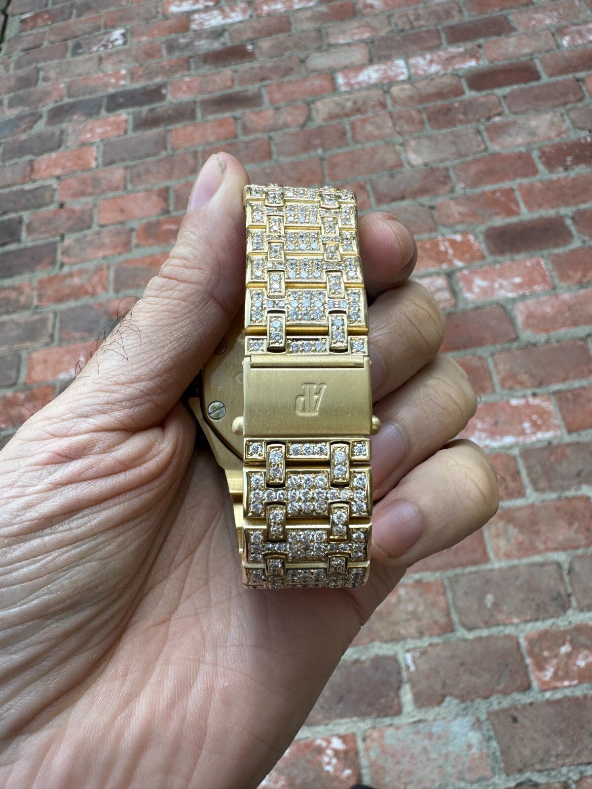 AUDEMARS PIGUET OFFSHORE 42MM BRICK VS CUSTOM DIAMOND WATCH AMAZING PIECE! - Image 4