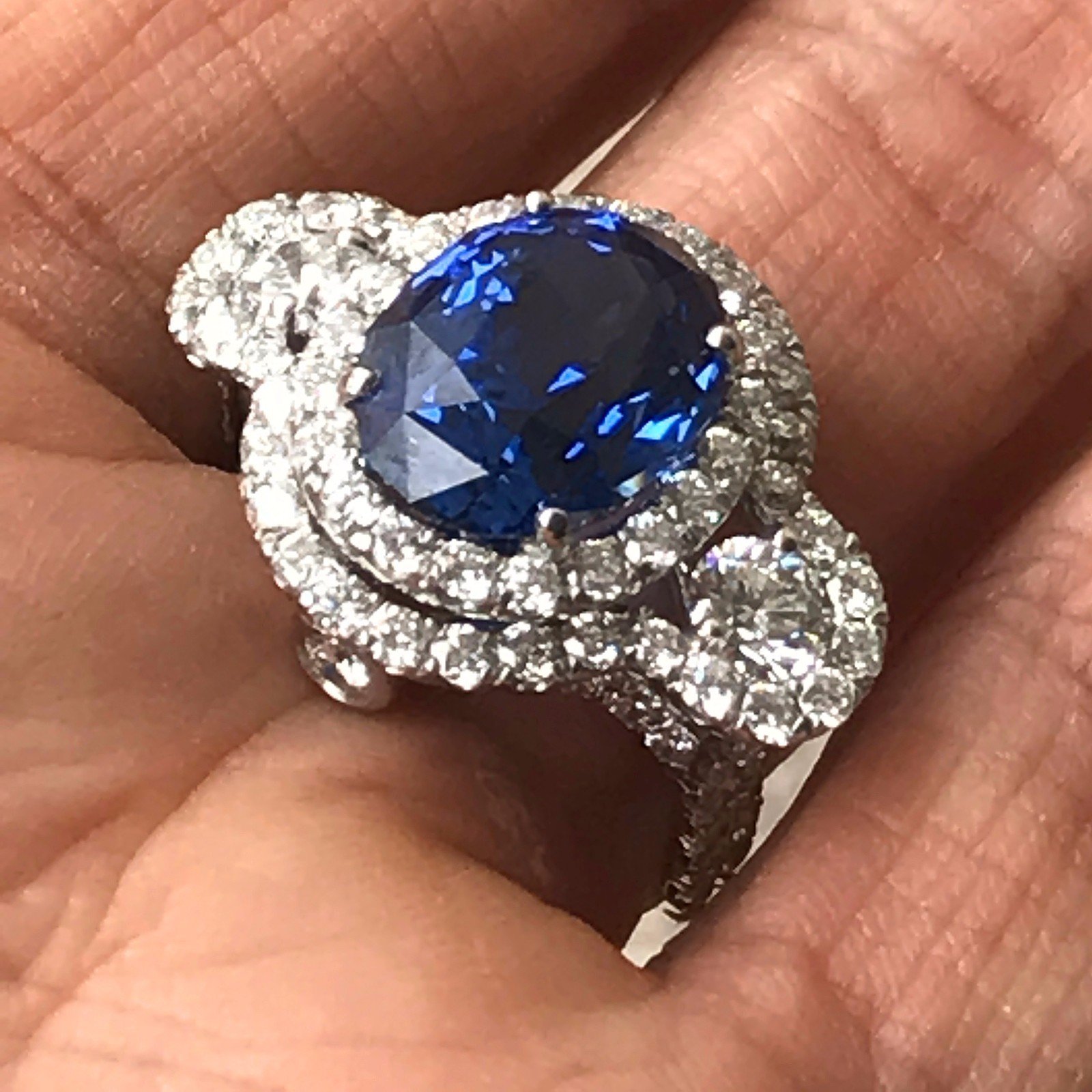 Big Oval Ceylon Sapphire Engagement Ring - 11.80 + Carat TW - 18k white gold - Image 4