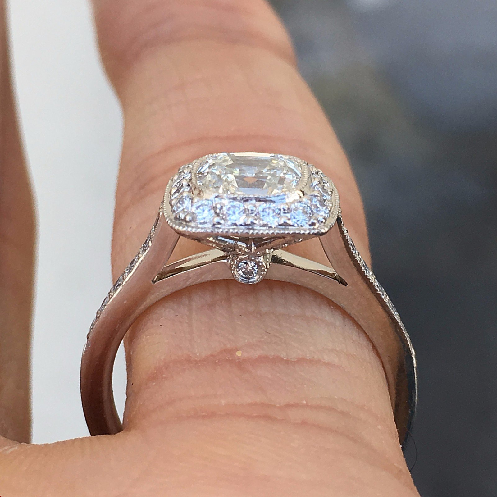 Tiffany & Co. Legacy Cushion Diamond Engagement Ring 1.43 CTW - H VVS2 -Platinum - Image 5