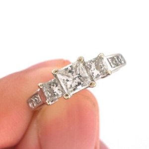 14Kt White Gold 1.10 CARAT TW Princess Diamond Engagement Ring SZ 6.75 PUR038