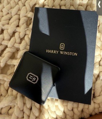 Harry Winston Garland Cluster Large Diamond Earrings - 4.70 Carats - Image 4
