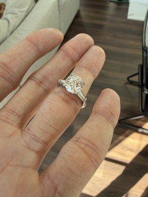 3.14 Carat Beautiful Old Round Cut Diamond Ring with Baguettes - Image 3