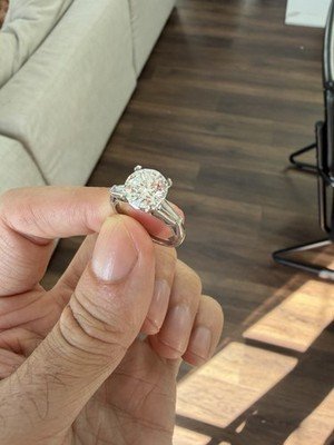 3.14 Carat Beautiful Old Round Cut Diamond Ring with Baguettes - Image 4