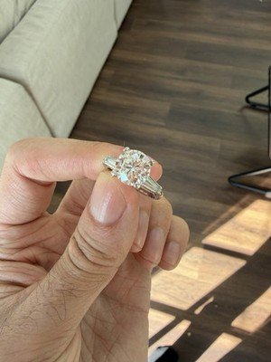 3.14 Carat Beautiful Old Round Cut Diamond Ring with Baguettes - Image 5