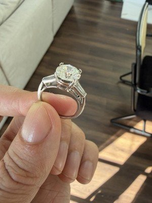 3.14 Carat Beautiful Old Round Cut Diamond Ring with Baguettes - Image 6