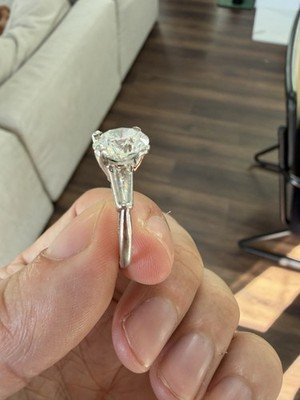3.14 Carat Beautiful Old Round Cut Diamond Ring with Baguettes - Image 7