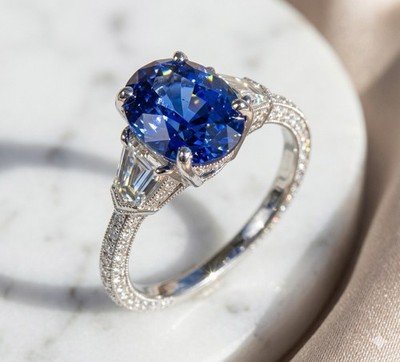 Stunning Blue Sapphire Oval Three Stone Ring with Tapered Baguette Diamonds - Image 3