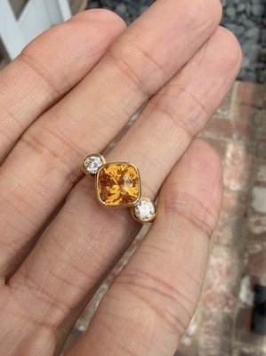 4.32ct Orange-Yellow Sapphire & Diamond Three-Stone Ring 18K Yellow Gold - Image 3